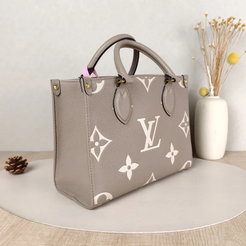 Louis Vuitton Shoulder Bag Onthego · White Empreinte Embossed Calfskin Small25 × 11.5 × 19 cm — cover view 4 of 5