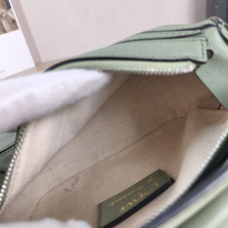 LOEWE Crossbody Bag Puzzle Green Calfskin Mini 18 × 8 × 12.5 cm — detail view 6 of 12