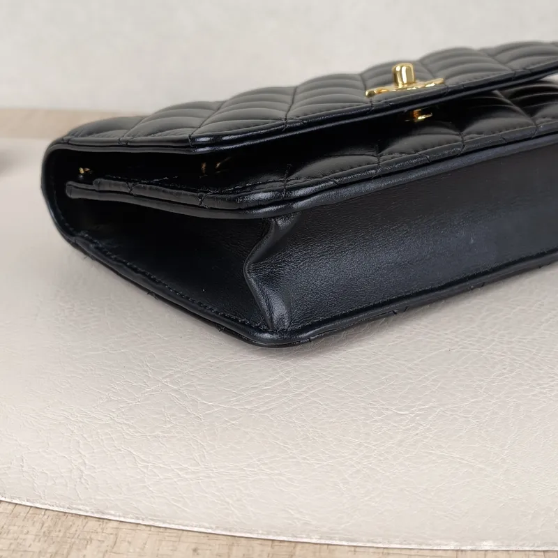 Chanel Crossbody Bagcf woc Black Calfskinmini19.2 × 3.5 × 12.3 cm — detail view 2 of 15