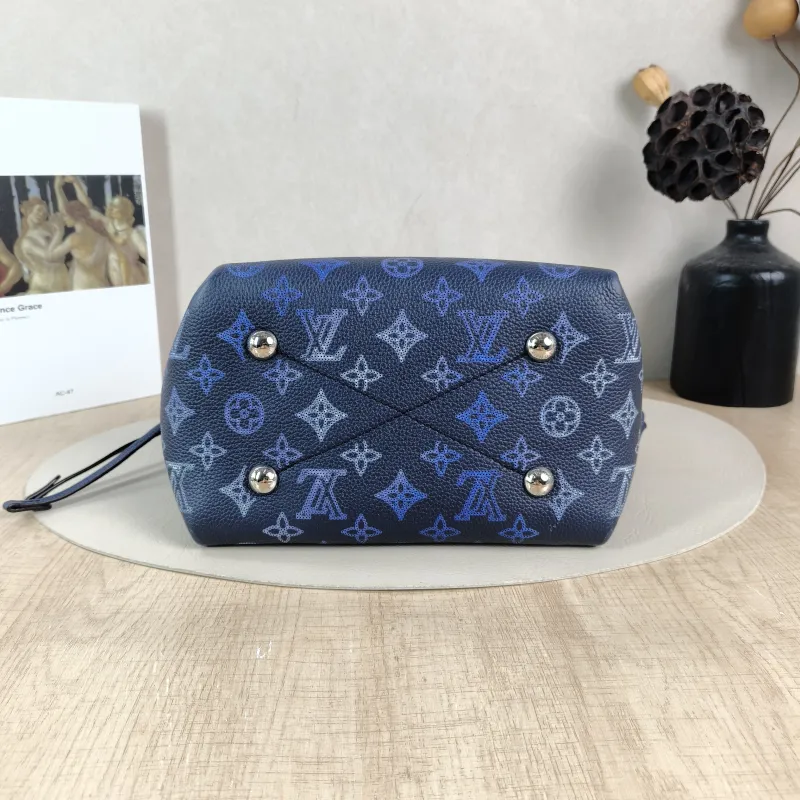 Louis Vuitton Crossbody Bag BELLA · Calfskin One Size 22 × 14 × 19 cm — cover view 3 of 5