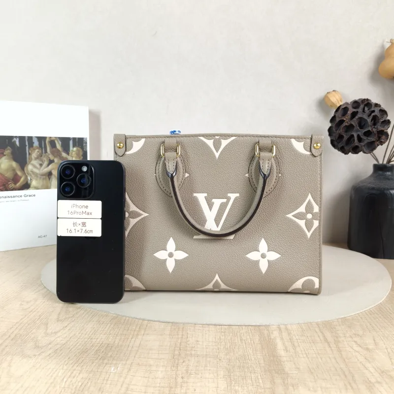Louis Vuitton Shoulder Bag Onthego · White Empreinte Embossed Calfskin Small25 × 11.5 × 19 cm — cover view 4 of 6
