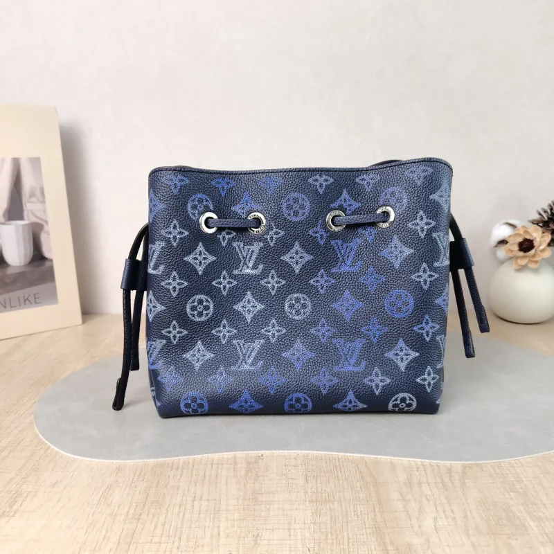 Louis Vuitton Crossbody Bag BELLA · Calfskin One Size 22 × 14 × 19 cm — cover view 3 of 5