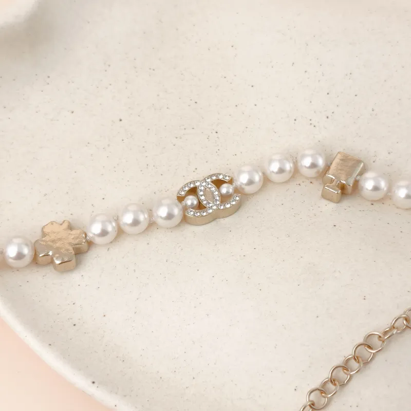 Chanel Necklace Clogo Necklace White Pearl One Size 44cm — cover view 2 of 8