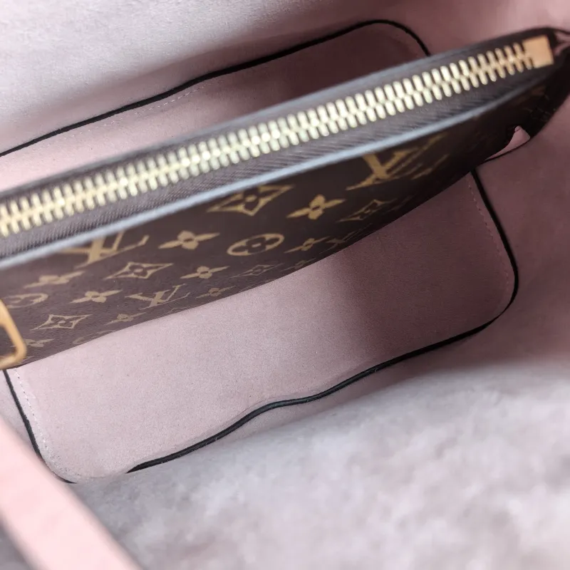 Louis Vuitton Shoulder Bag NÉONOÉ Bucket Bag PVC Medium 26 × 17.5 × 26 cm — detail view 7 of 9