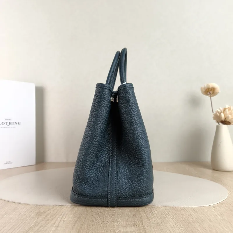 Hermès Top Handle Bag Garden Party 30 30 Green Negonda Calfskin Medium 30 × 13 × 21 cm Z — detail view 7 of 9