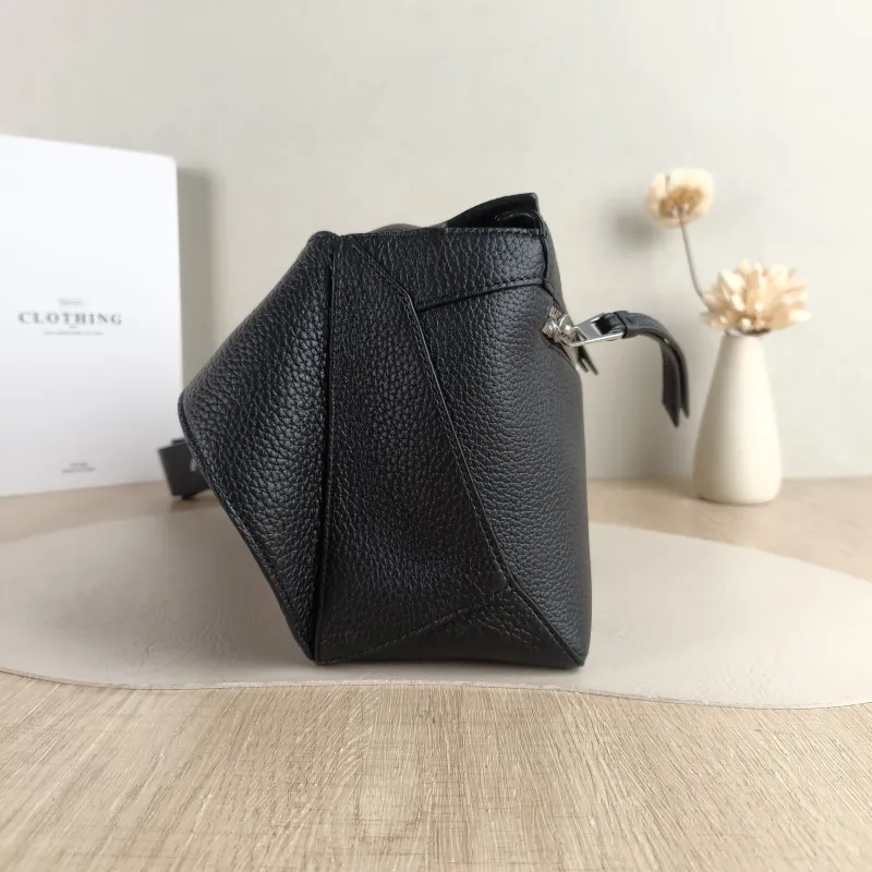 LOEWE Belt Bag Puzzle Belt Bag Black CC alfskin Small 24 × 10.5 × 16 cm — detail view 5 of 13