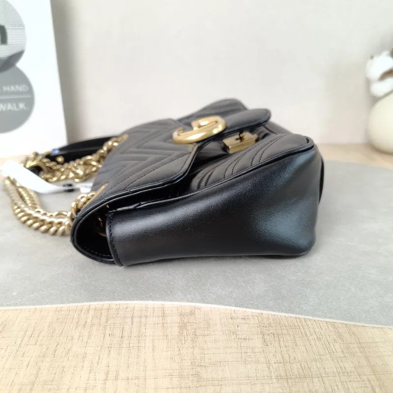 GUCCI Crossbody Bag GG Marmont Medium Marmont 26 Black CC alfskin Medium 26 × 7 × 15 cm — detail view 6 of 12