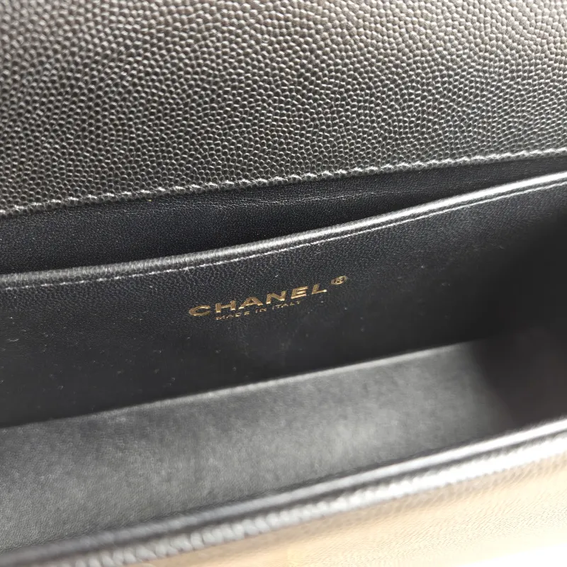 Chanel Crossbody Bag Le Boy​ Black Grained Calfskin Medium 25 × 9 × 15 cm — detail view 6 of 12