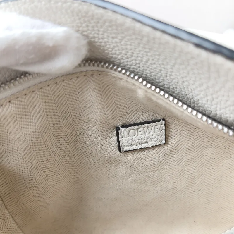 LOEWE Crossbody Bag Puzzle White Calfskin Mini 18 × 8 × 12.5 cm — detail view 8 of 13