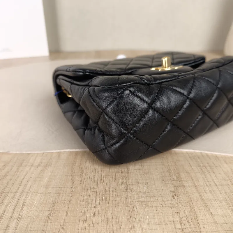 Chanel Crossbody Bag Black Lambskin One Size17 × 8 × 13.5 cm — detail view 10 of 15