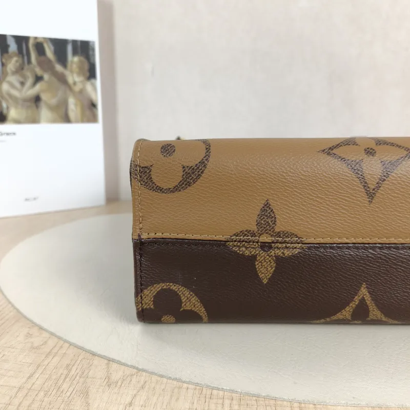 Louis Vuitton Shoulder Bag Onthego Monogram PVC Small25 × 11.5 × 19 cm — detail view 10 of 12