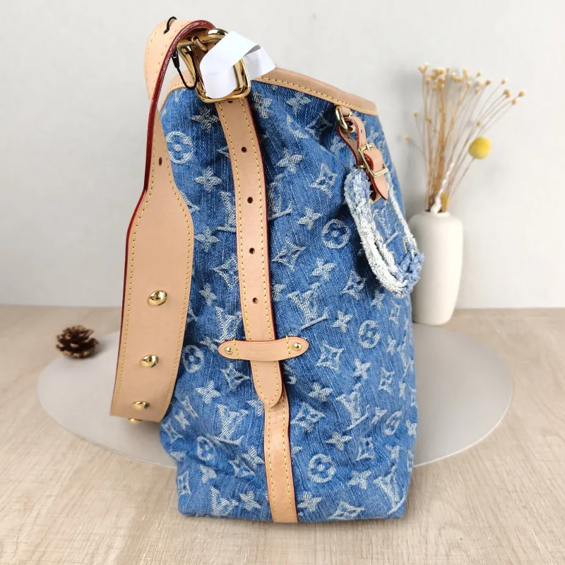 Louis Vuitton Crossbody Bag Carryall Blue Medium 39 × 15 × 30 cm — detail view 9 of 12