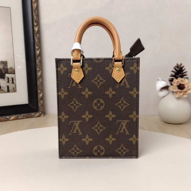 Louis Vuitton Crossbody Bag PETIT SAC PLAT Mini Monogram PV Cmini14 × 5 × 17 cm