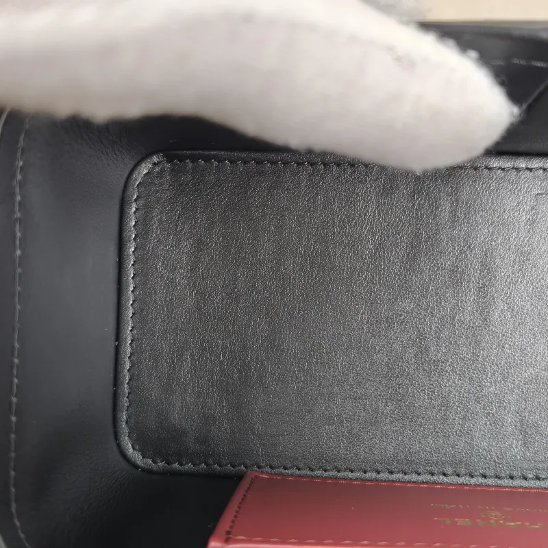 Chanel Shoulder Bag26s preppy Shoulder Bag Black Calfskin17 × 8 × 9.5 cm — detail view 11 of 14