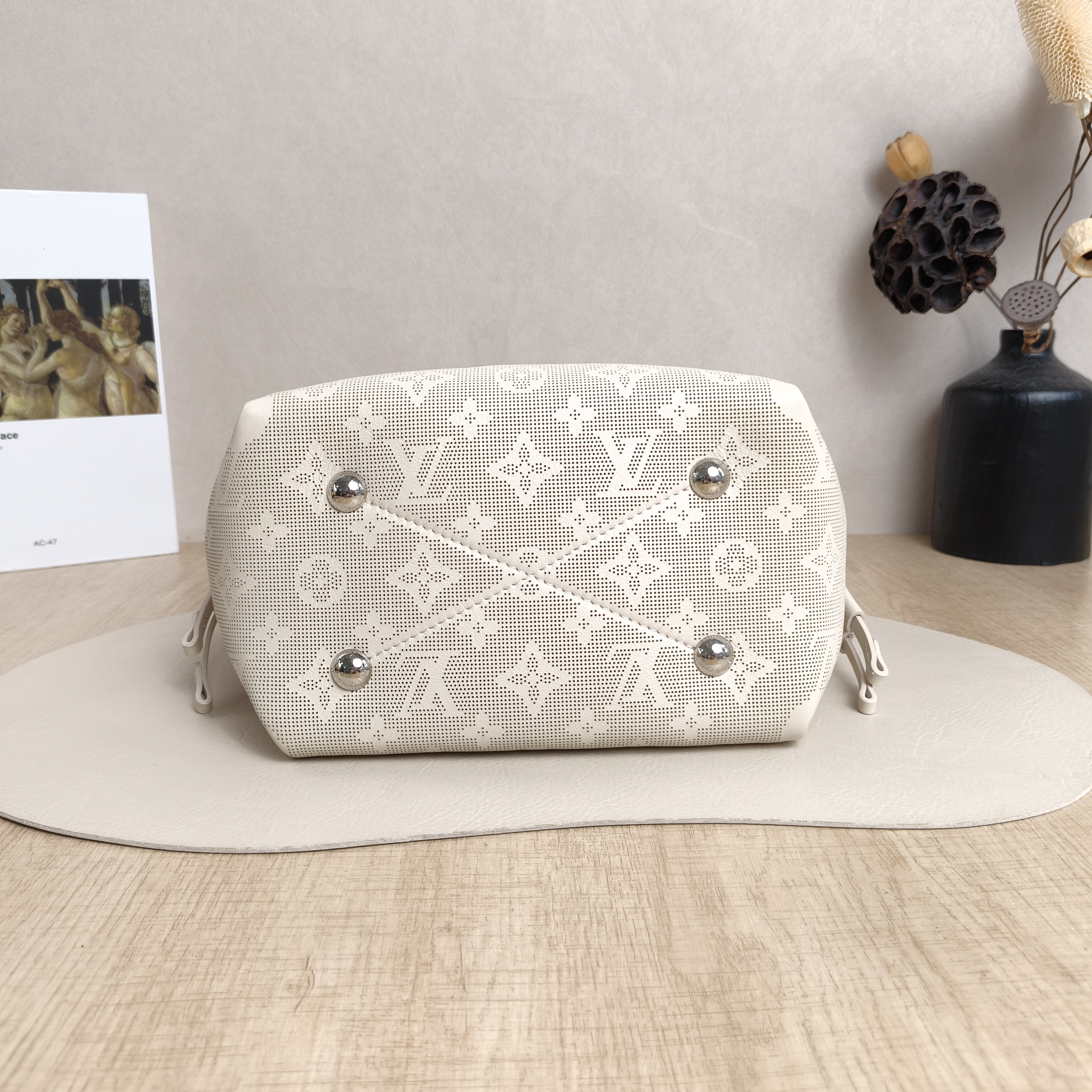 Louis Vuitton Crossbody Bag BELLA Grey Calfskin 22 × 14 × 19 cm — cover view 3 of 6