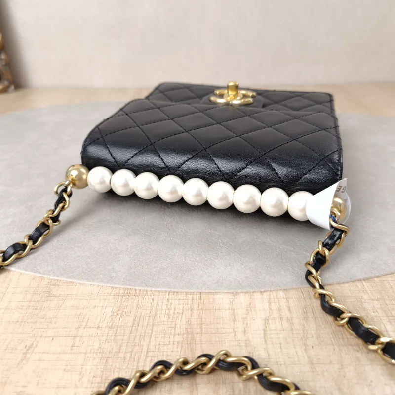 Chanel Crossbody Bag Crossbody Bag Black Calfskin15.5 × 5 × 15 cm — detail view 10 of 20