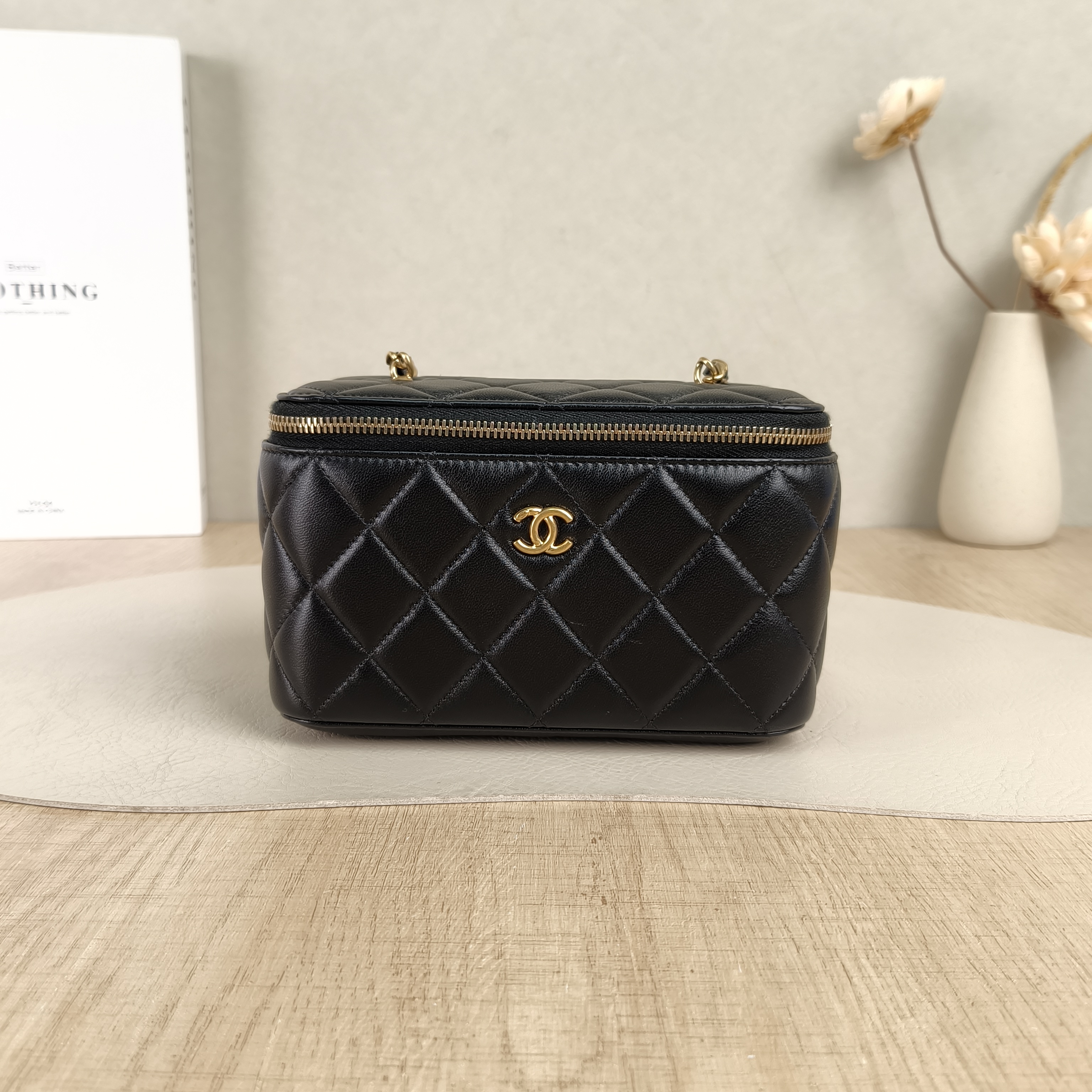 Chanel Crossbody Bag Edition Black Lambskin One Size17 × 8 × 9.5 cm
