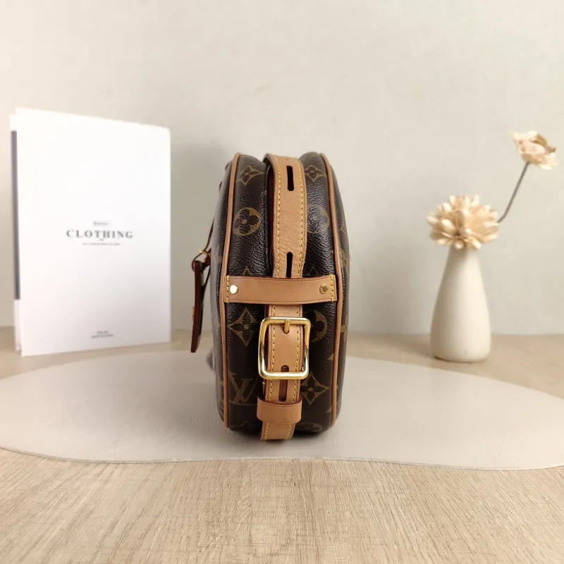 Louis Vuitton Crossbody Bag BOITE CHAPEAU SOUPLE Monogram PVC Large20 × 8 × 22.5 cm — detail view 9 of 10