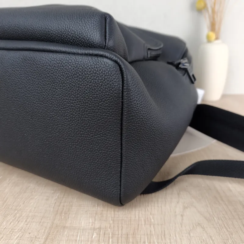 Louis Vuitton Backpack discovery Backpack Black Calfskin 29 × 20 × 38 cm — detail view 12 of 12