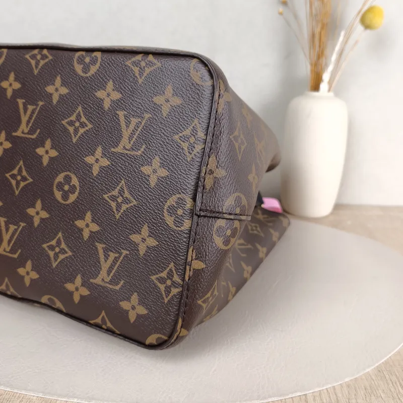 Louis Vuitton Shoulder Bag NÉONOÉ Bucket Bag Black PVC Medium 26 × 17.5 × 26 cm — detail view 5 of 9