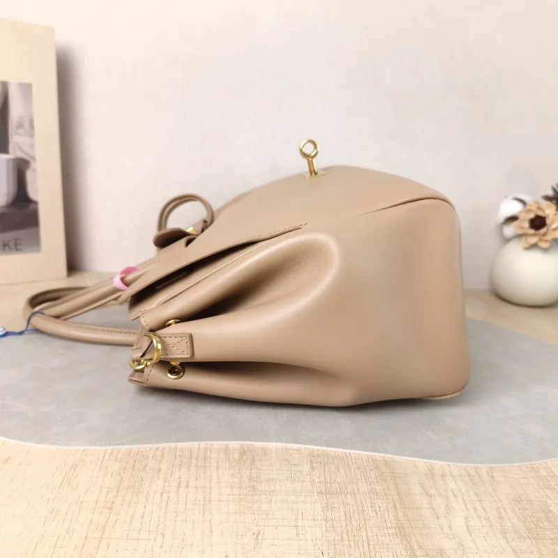 BALENCIAGA Top Handle Bag Bel air Calfskin Small 30 × 12 × 20.5 cm — detail view 3 of 10