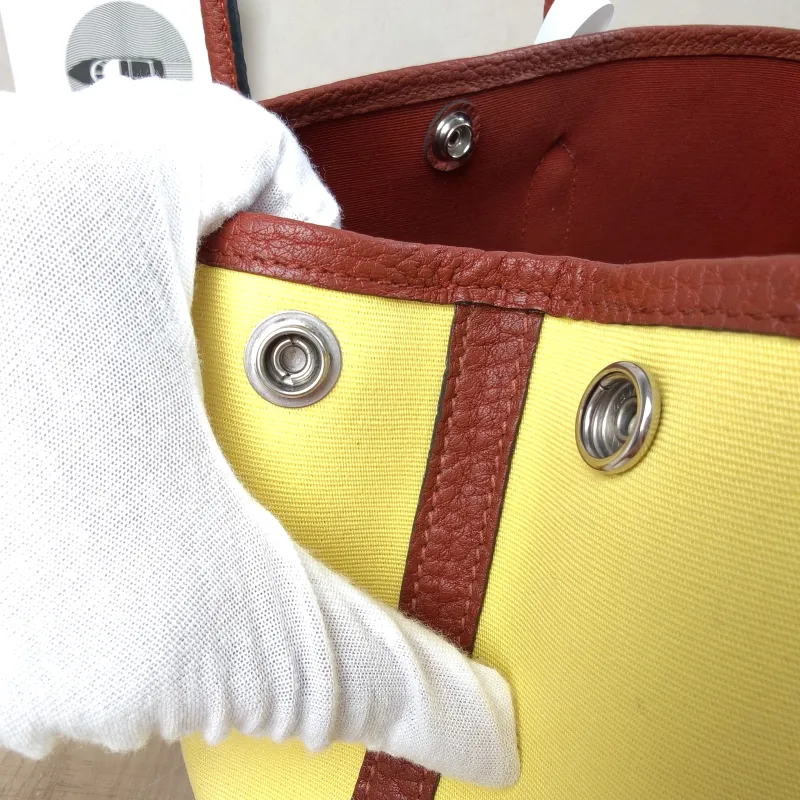 Hermès Top Handle Bag Garden Party 30 30 Canvas · Negonda Calfskin Medium30 × 13 × 21 cm — detail view 1 of 12