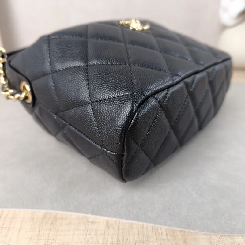 Chanel Crossbody Bag Crossbody Bag Black Calfskin One Size 21.5 × 7.5 × 19 cm — detail view 1 of 15