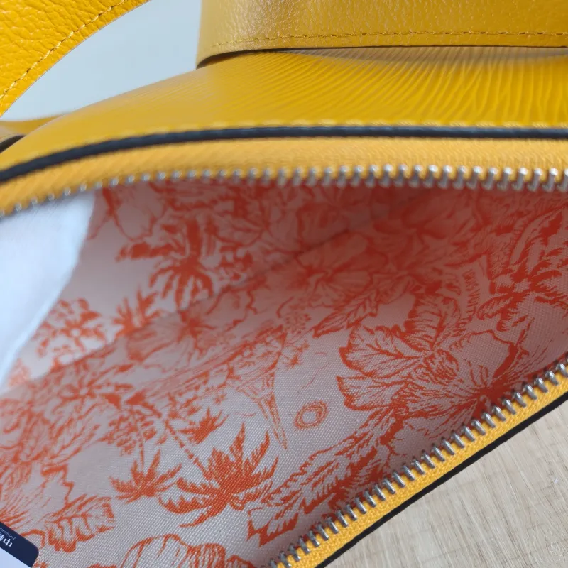 Louis Vuitton Crossbody Bag MARELLE Yellow Epi Embossed Calfskin Small 25 × 8 × 15 cm — detail view 7 of 12