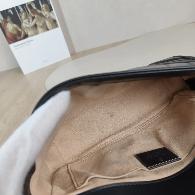 GUCCI Crossbody Bag GG Marmont Small Marmont 22 Black CC alfskin Small 22 × 6 × 13 cm — detail view 3 of 11