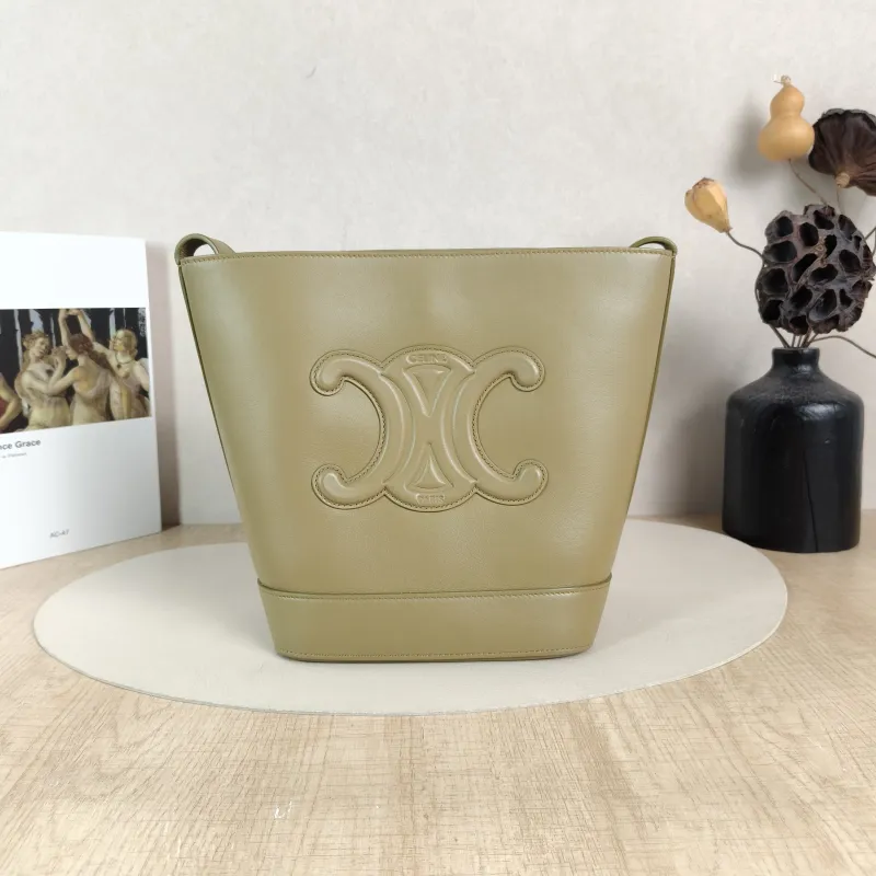 CELINE Crossbody Bag Triomphe Bucket Bag Green Calfskin Small22 × 13 × 26 cm