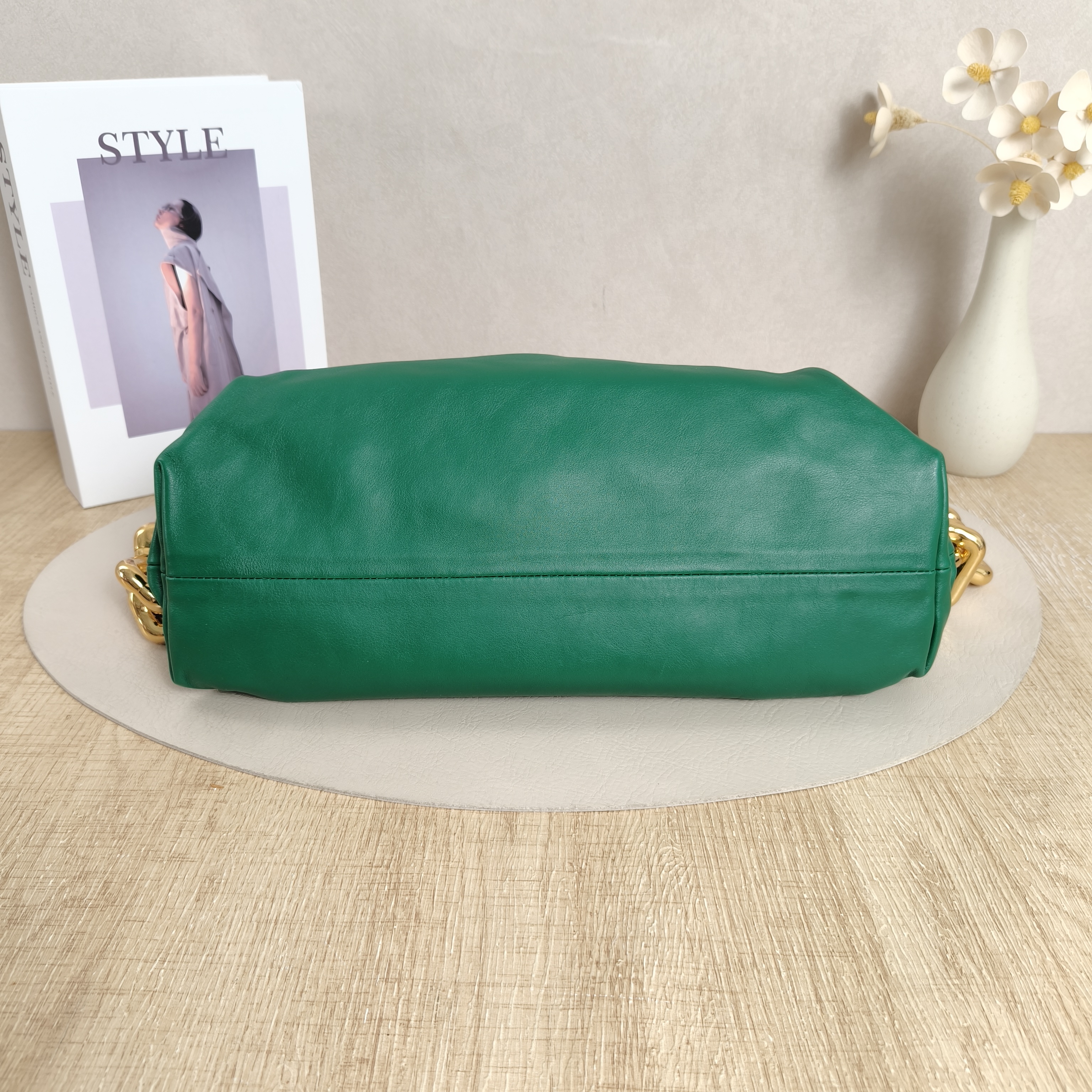 Bottega Veneta Shoulder Bag The Chain Pouch Green Calfskin One Size30 × 8 × 15 cm — cover view 2 of 10