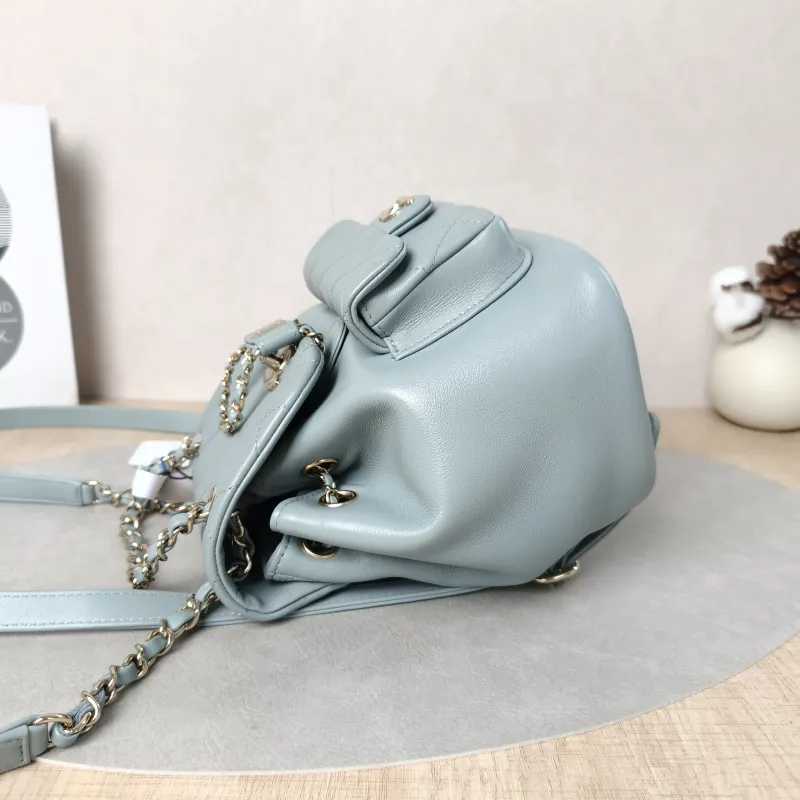 Chanel Backpack Duma Green Calfskin Small18 × 12 × 18.5 cm — detail view 2 of 16