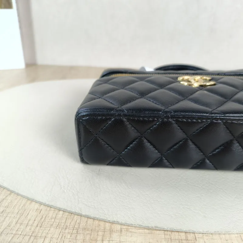 Chanel Crossbody Bag lp Box Bag Black Lambskin One Size19.5 × 5 × 17 cm — detail view 10 of 13