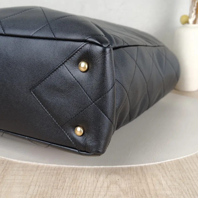 Chanel Shoulder Bag tote Black Lambskin One Size29 × 11 × 32 cm — detail view 1 of 10
