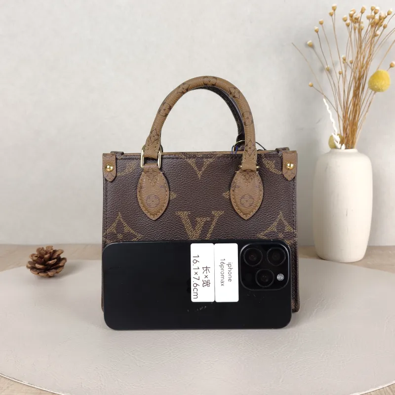 Louis Vuitton Crossbody Bag Onthego BB Monogram PVCBB18 × 8.5 × 15 cm — cover view 2 of 6