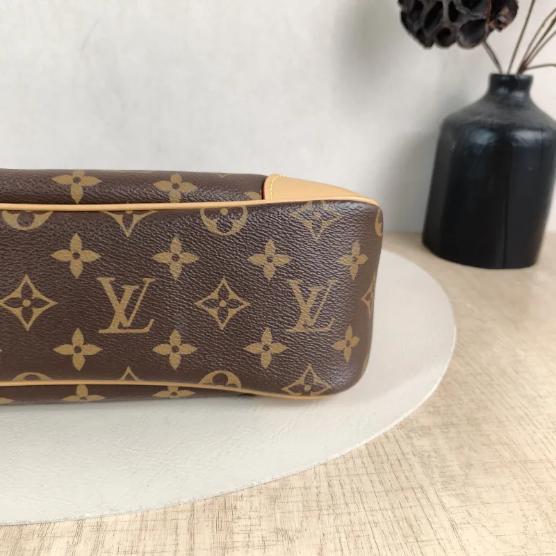 Louis Vuitton Crossbody Bag ODEON Monogram PVC Medium 31 × 11 × 27 cm — detail view 11 of 12