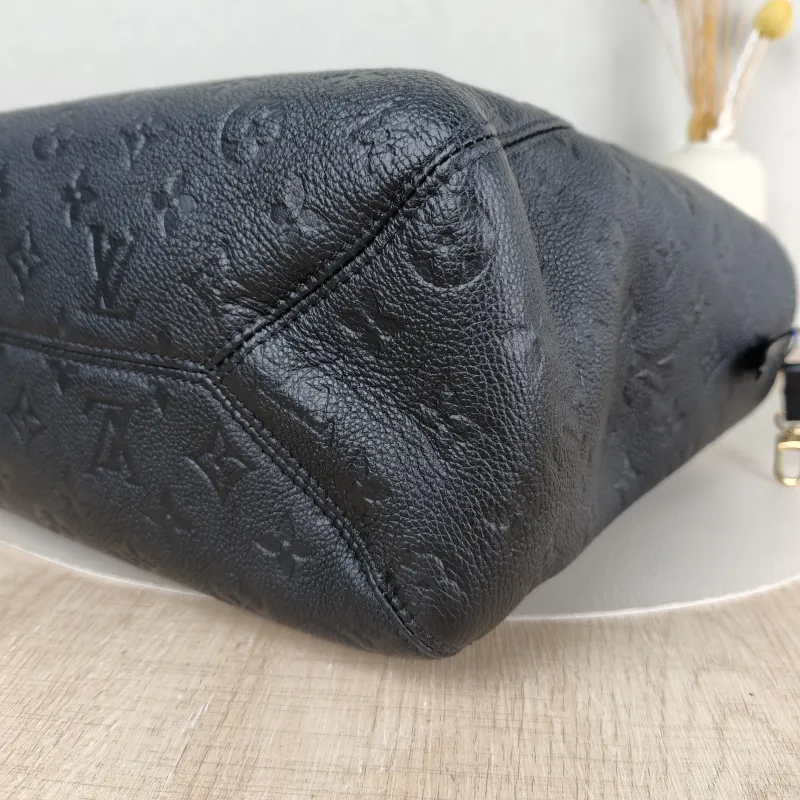 Louis Vuitton Shoulder Bag All In One Black Calfskin Small 40 × 15 × 22 cm — detail view 4 of 9