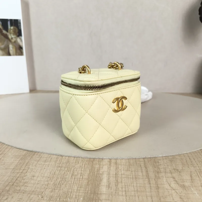 Chanel Crossbody Bag Edition Yellow Lambskin One Size 10 × 7 × 9 cm — cover view 4 of 6