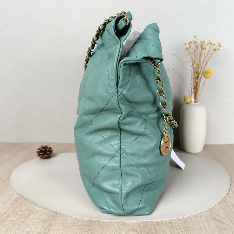 Chanel Shoulder Bag22Bag Green CC alfskin39 × 8 × 42 cm — detail view 17 of 17