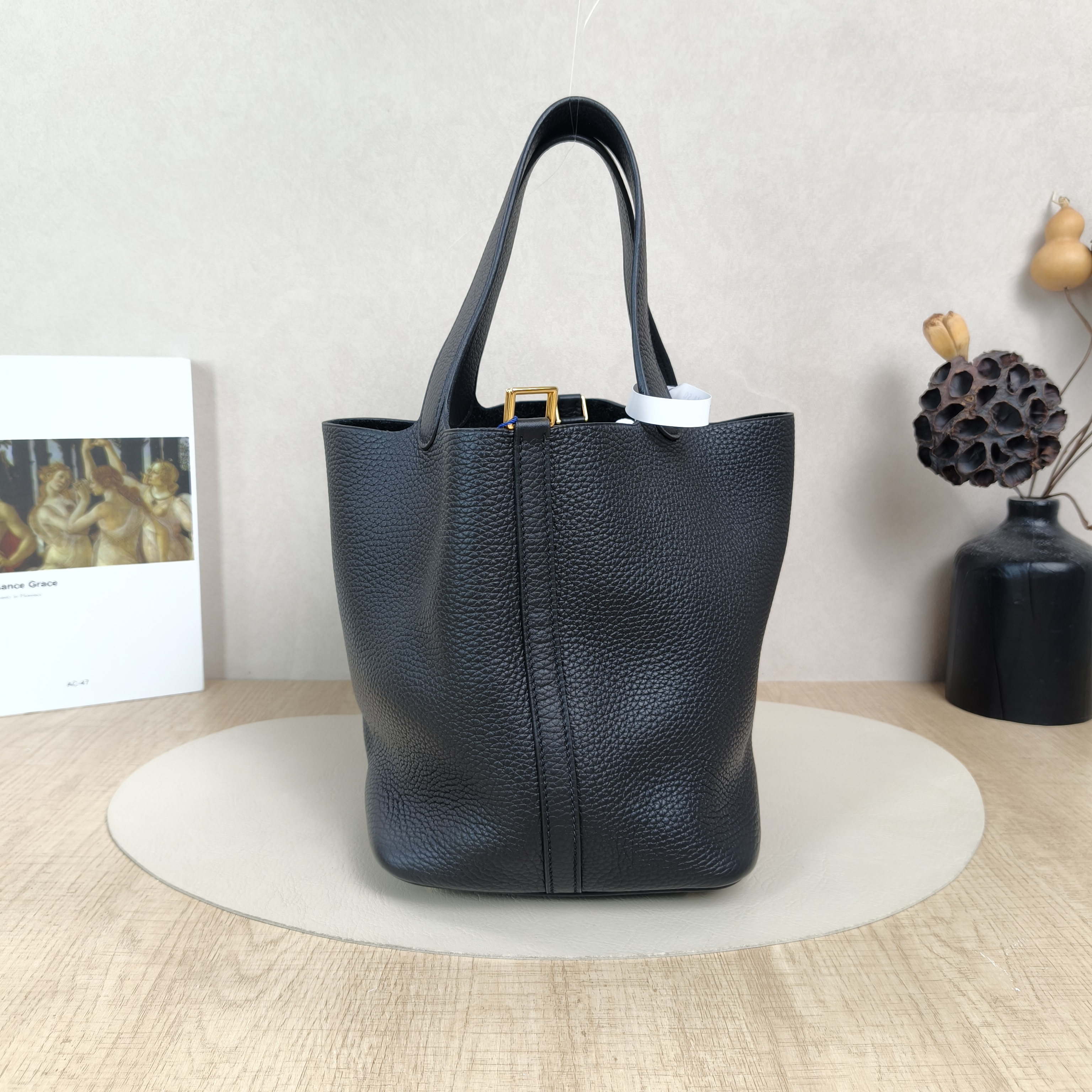 Hermès Top Handle Bag Picotin Lock 22 22Black TC Calfskin Medium22 × 17 × 21 cm — cover view 4 of 6