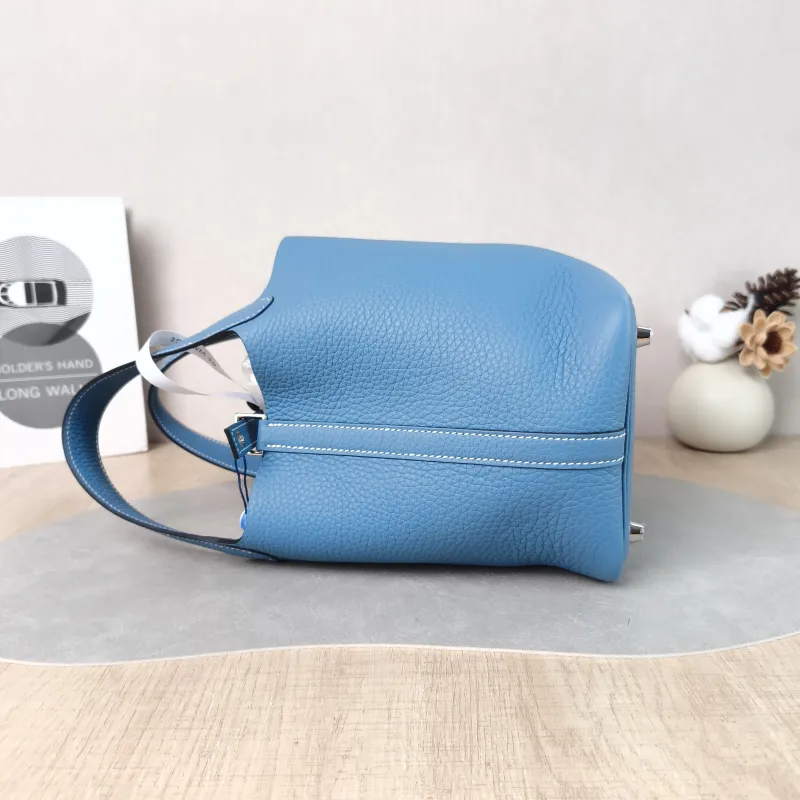 Hermès Top Handle Bag Picotin Lock 18 Taurillon Clemence TC Calfskin Small 18 × 13 × 18 cm K — detail view 2 of 12