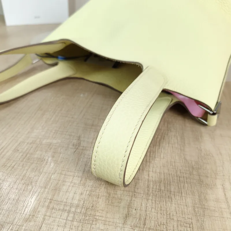 Hermès Top Handle Bag Picotin Lock 18 18 Taurillon Clemence TC Calfskin Small18 × 13 × 18 cm — detail view 6 of 9