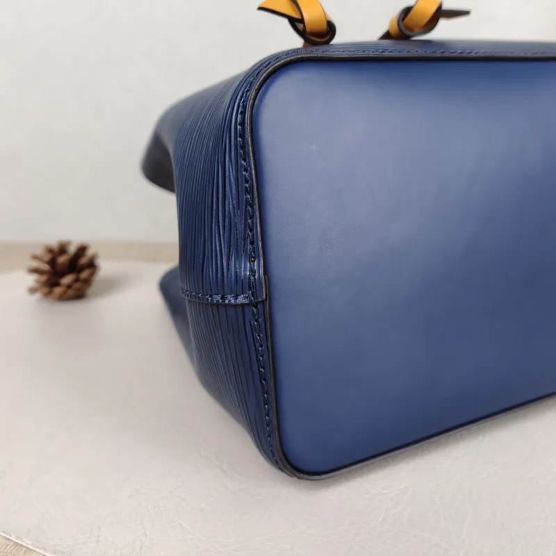 Louis Vuitton Crossbody Bag NÉONOÉ Bucket Bag BB Blue · Yellow Epi Embossed Calfskin BB 20 × 13 × 20 cm — detail view 11 of 12
