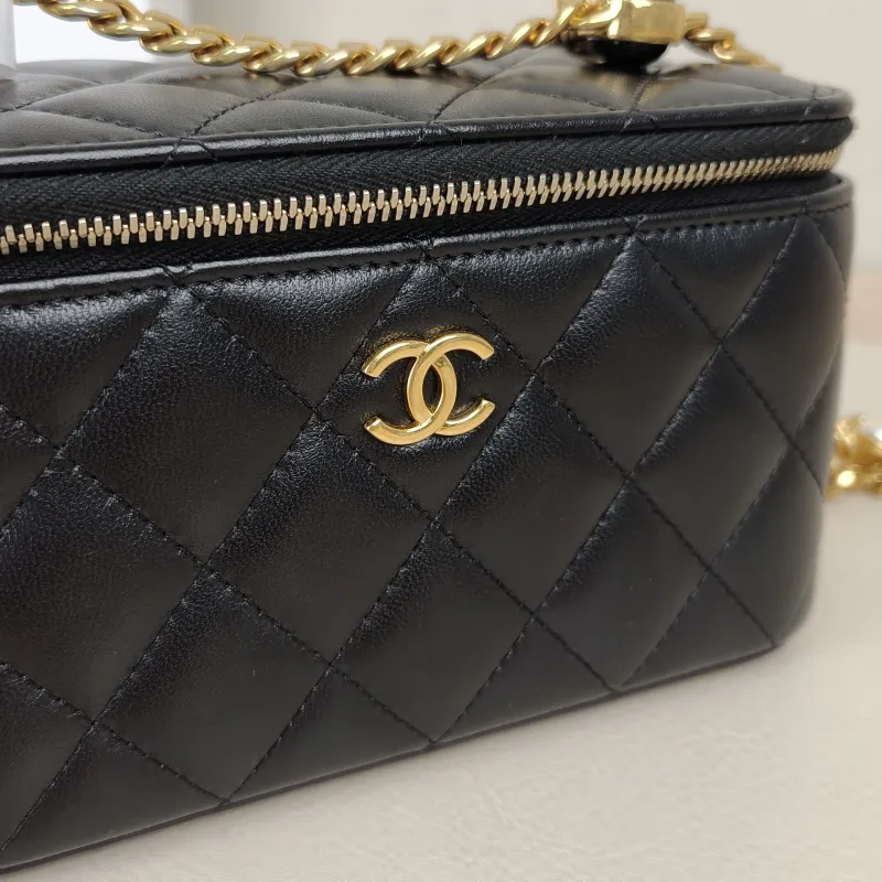 Chanel Crossbody Bag Edition Black Lambskin 16 × 8 × 9.5 cm — detail view 8 of 13