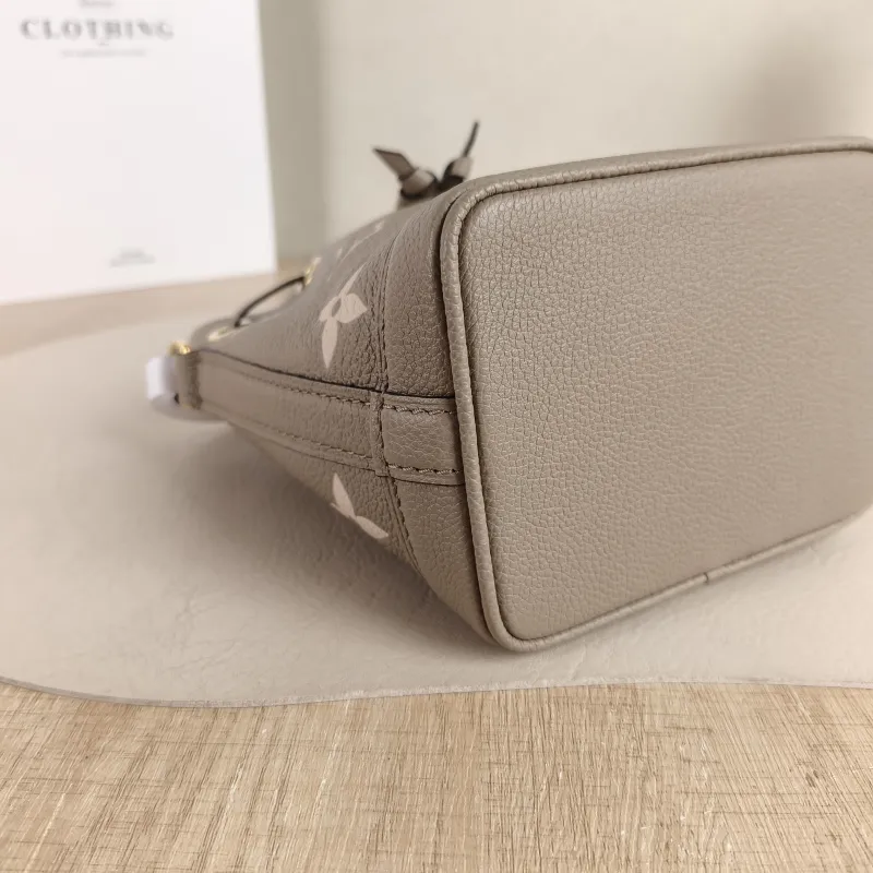 Louis Vuitton Crossbody Bag NANO NOÉ Bucket Bag Nano · White Empreinte Embossed Calfskin nano 13 × 10 × 16 cm — detail view 5 of 10