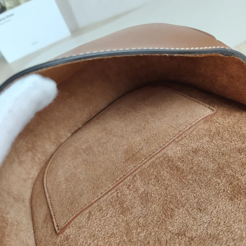 CELINE Crossbody Bag FOLCO TRIOMPHE Caramel Calfskin One Size 18.5 × 7 × 15 cm — detail view 11 of 13