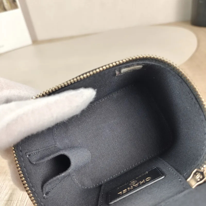 Chanel Crossbody Bag Edition Black Lambskin11 × 7 × 9 cm — detail view 5 of 14