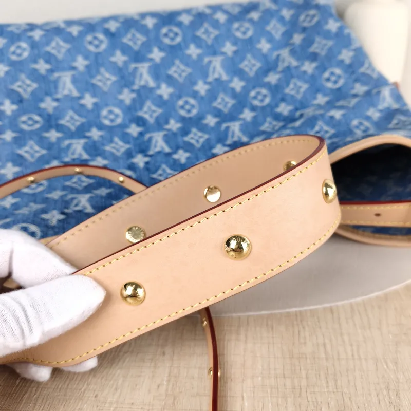 Louis Vuitton Crossbody Bag Carryall Blue Medium 39 × 15 × 30 cm — detail view 6 of 12