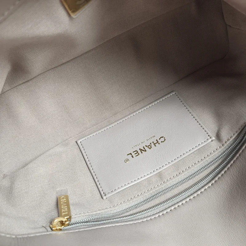 Chanel Shoulder Bag Shoulder Bag Grey Lambskin One Size25 × 5 × 14.5 cm — detail view 3 of 12