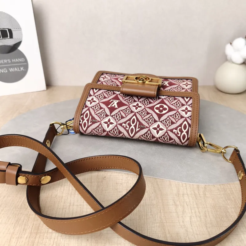 Louis Vuitton Crossbody Bag Dauphine 1854 mini20 × 9 × 15 cm — detail view 5 of 12